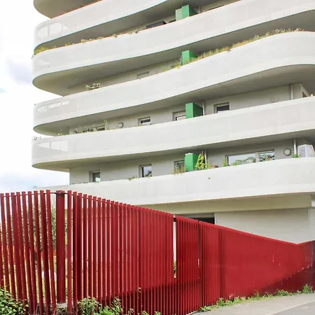Spacious With Panoramic View Arcueil