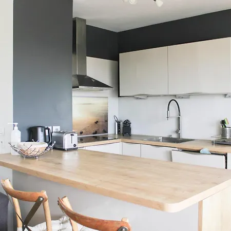 Spacious With Panoramic View *